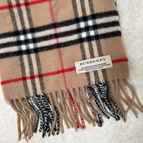 BURBERRY Mini Cashmere Scarf - Picture 5 of 5